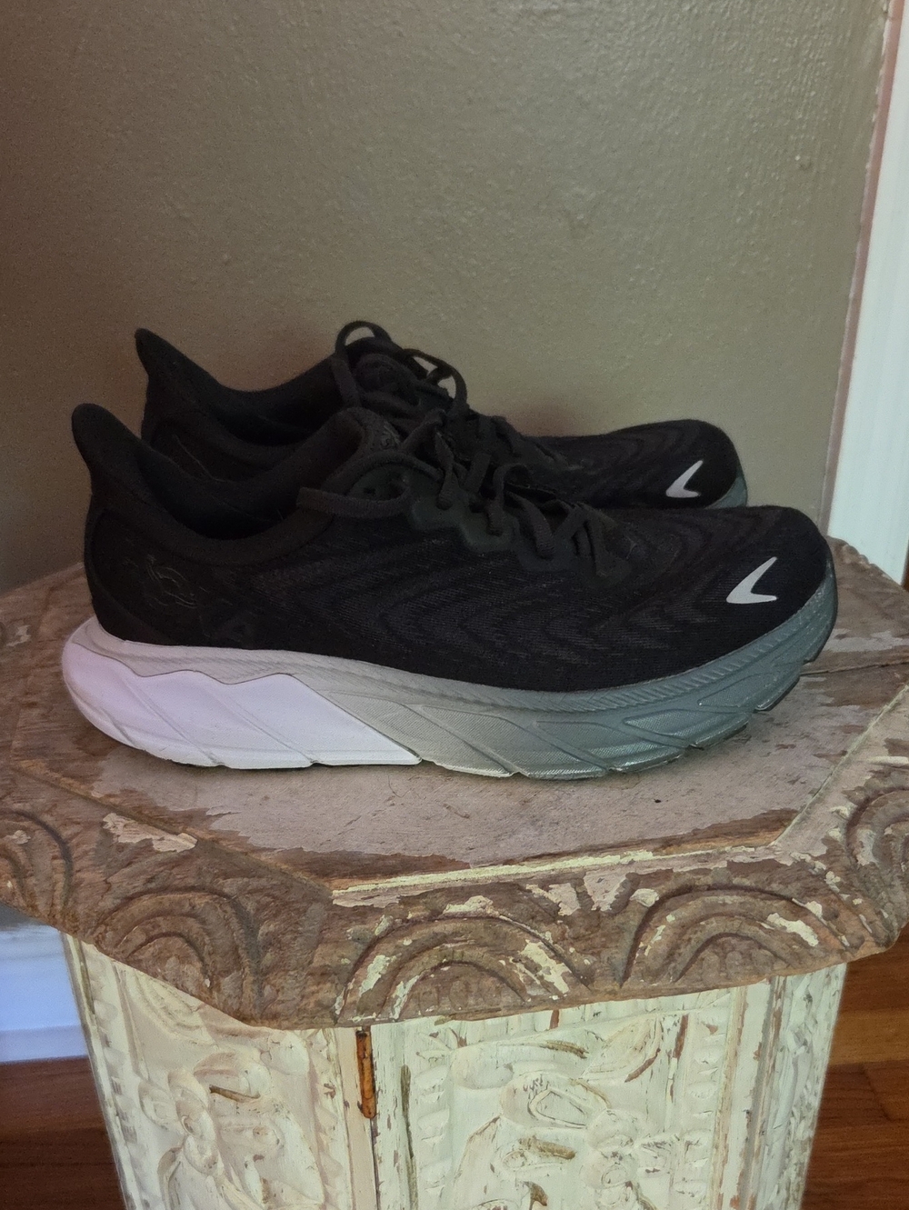 Hoka Arahi 6 running shoe size 9D